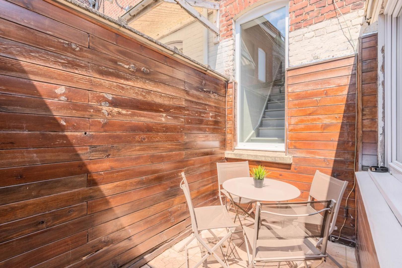 4 Bedroom & 4 Bathroom House Close To Parc Barbieux Apartment