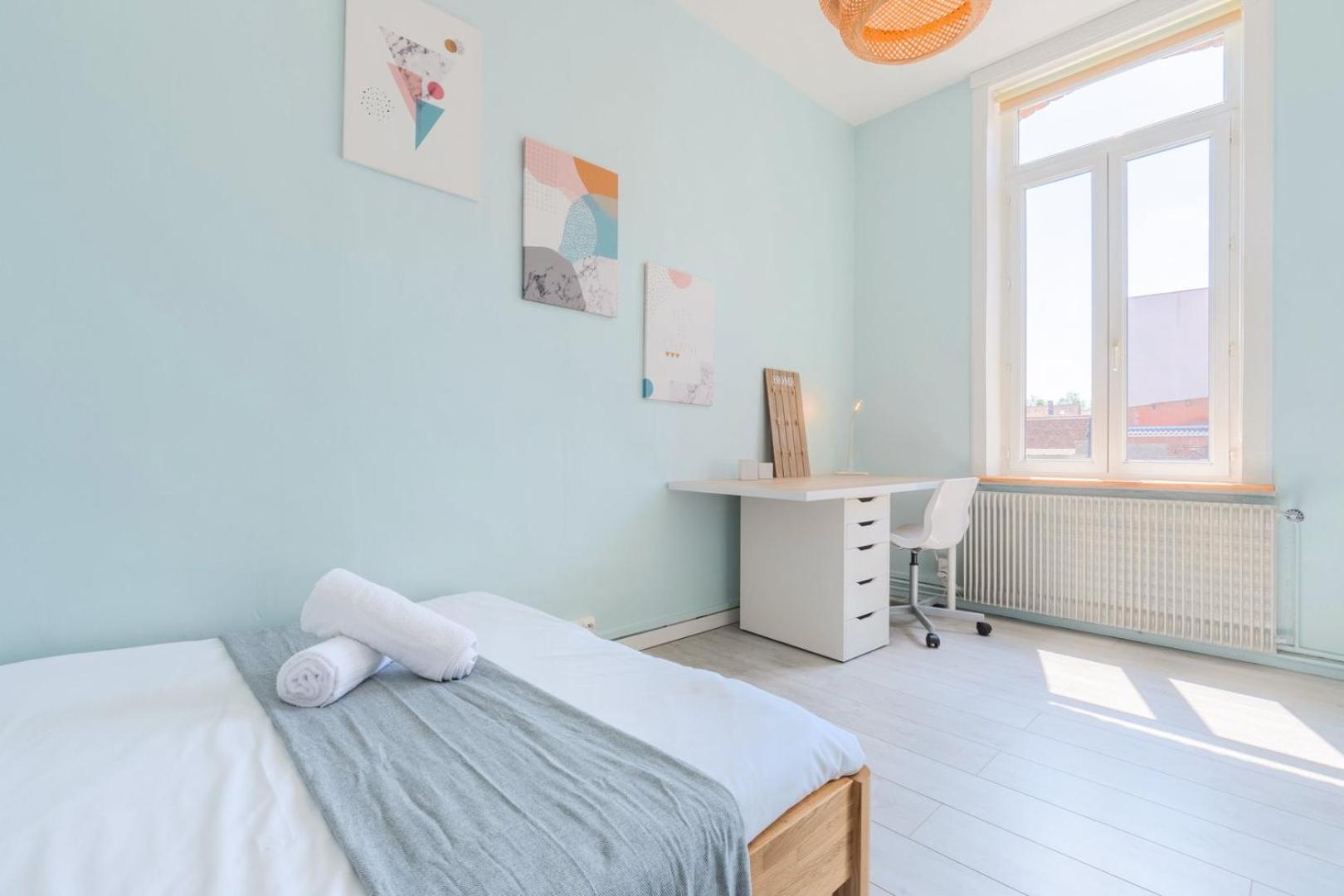 4 Bedroom & 4 Bathroom House Close To Parc Barbieux Apartment