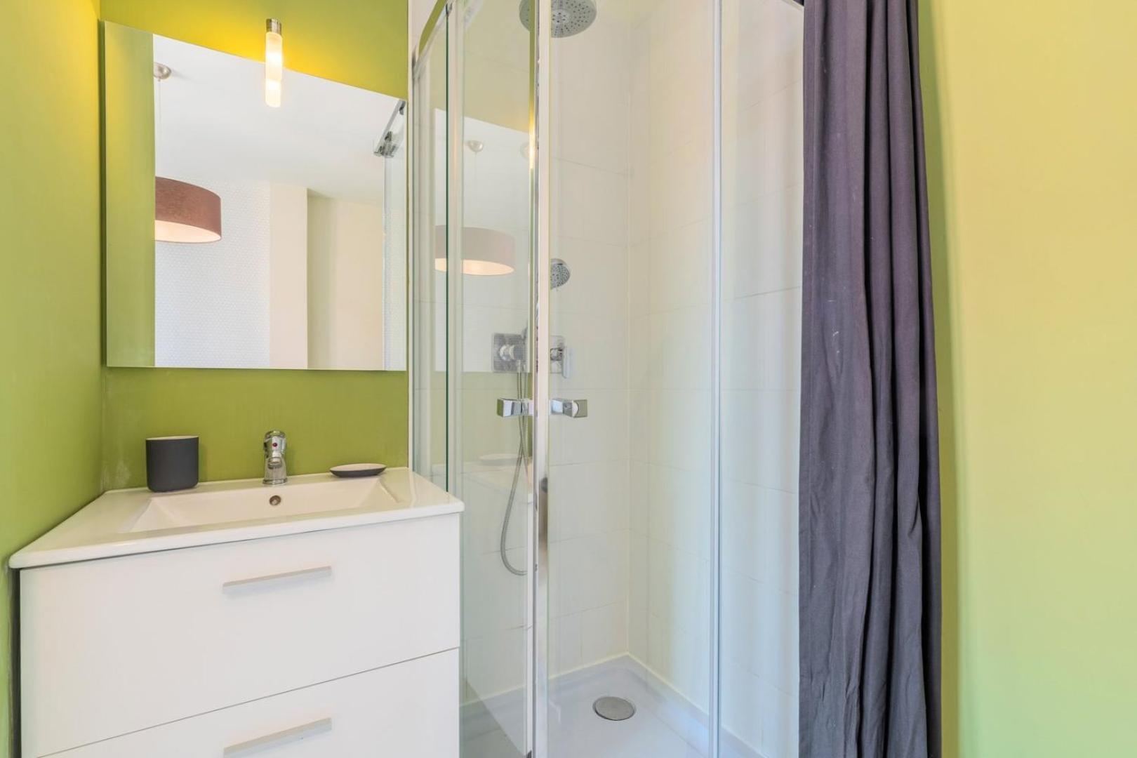 Apartment 4 Bedroom & 4 Bathroom House Close To Parc Barbieux Roubaix