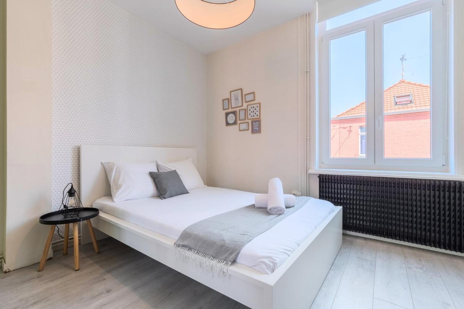 4 Bedroom & 4 Bathroom House Close To Parc Barbieux Apartment *