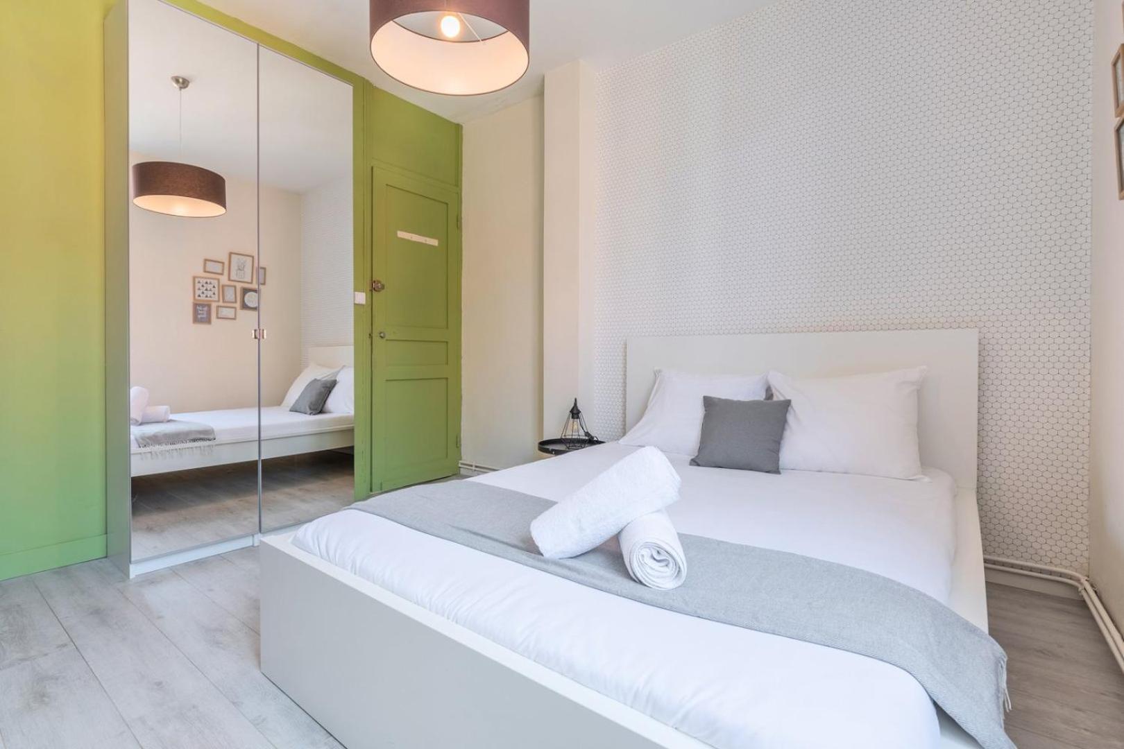 4 Bedroom & 4 Bathroom House Close To Parc Barbieux Apartment Roubaix