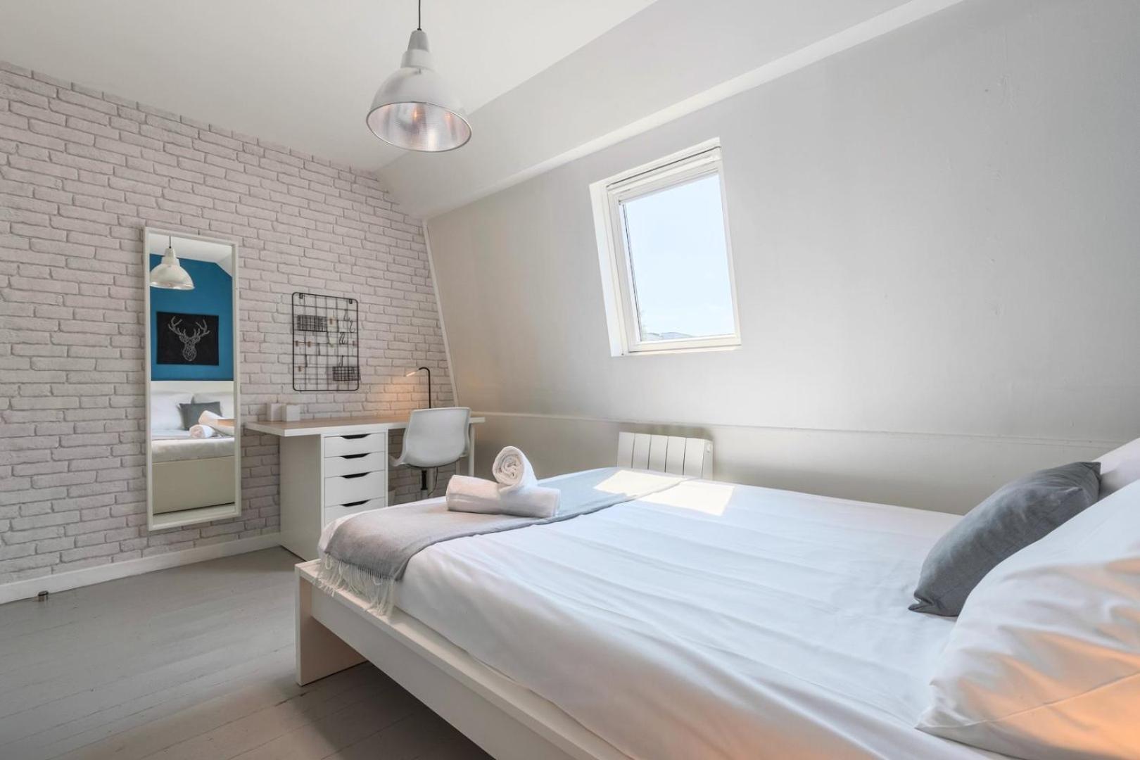4 Bedroom & 4 Bathroom House Close To Parc Barbieux Apartment *